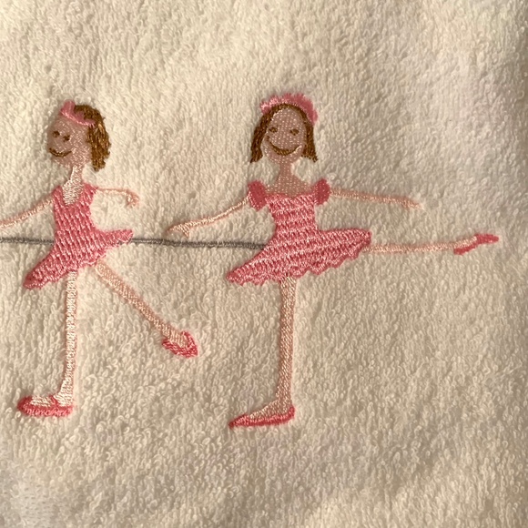 Akova Kids Ballet Bath & Face Towel Set With Photo/ Mirror Keychain - Picture 7 of 14